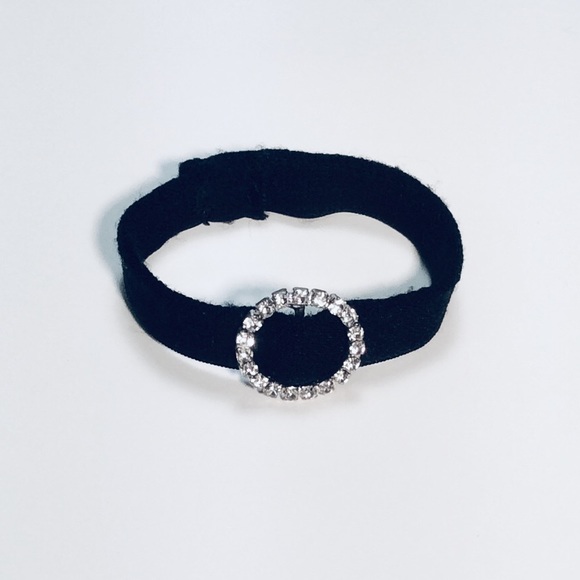 Bracelet Stretchy Band with Round Jewels Face NEW - Picture 2 of 2